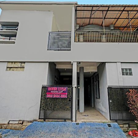 Oyo Life 91592 Aaliya Guest House Syariah Lebakwangi Exterior foto