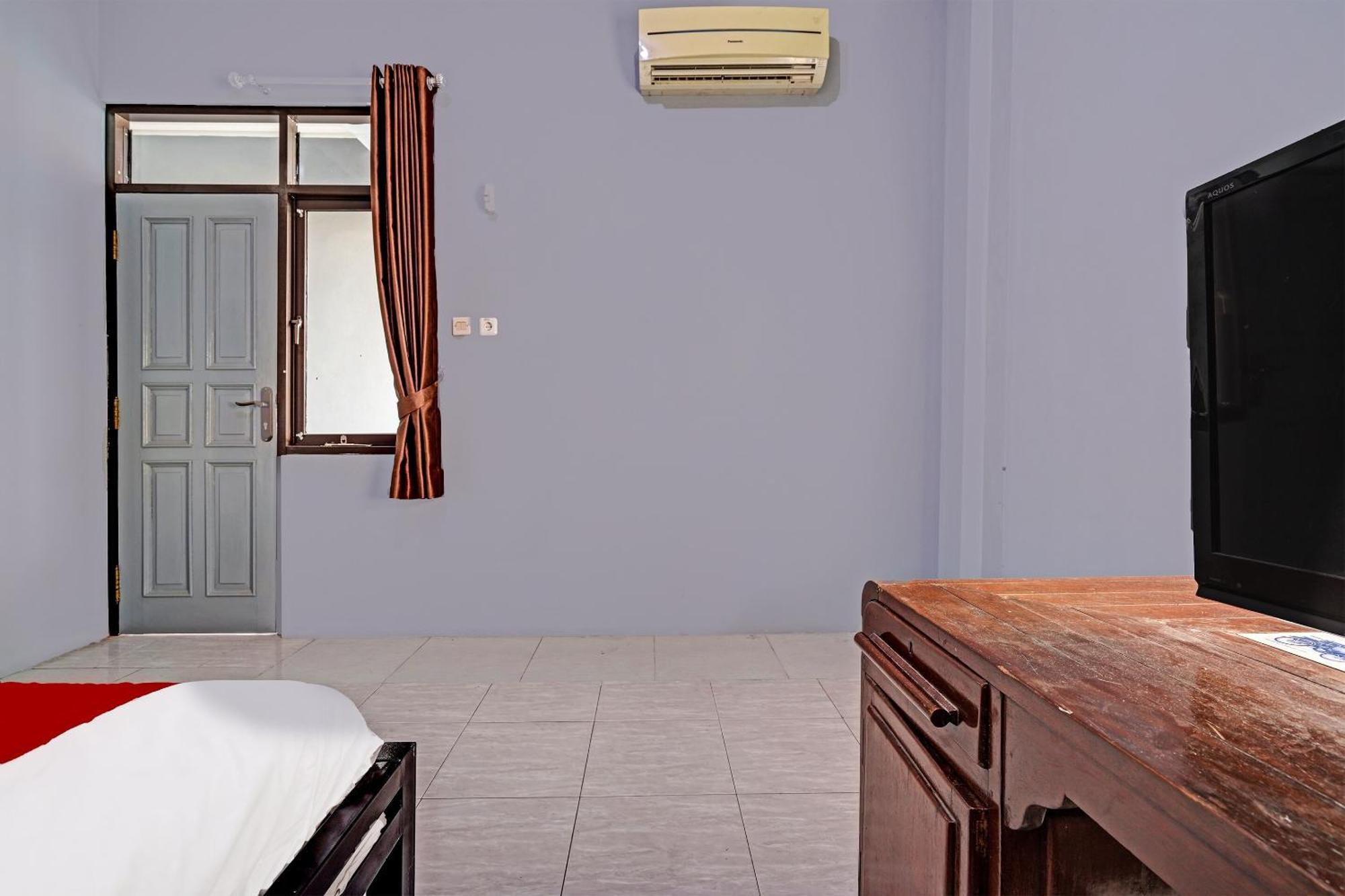 Oyo Life 91592 Aaliya Guest House Syariah Lebakwangi Exterior foto